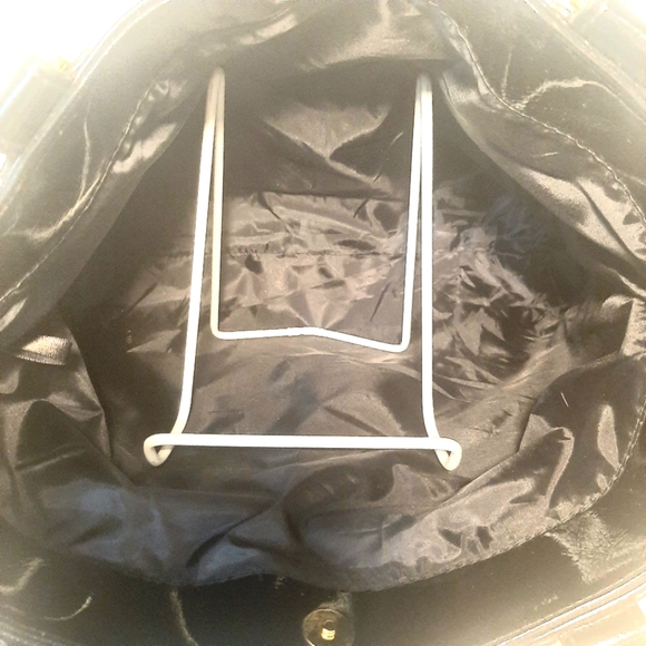 Elegant Black Patent Leather Tote Bag Estee Lauder. - Picture 4 of 4